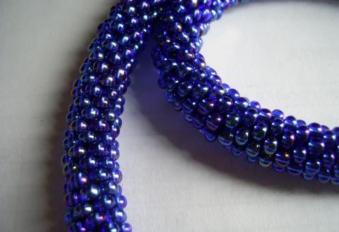 Делаем плотный браслет из бисера.