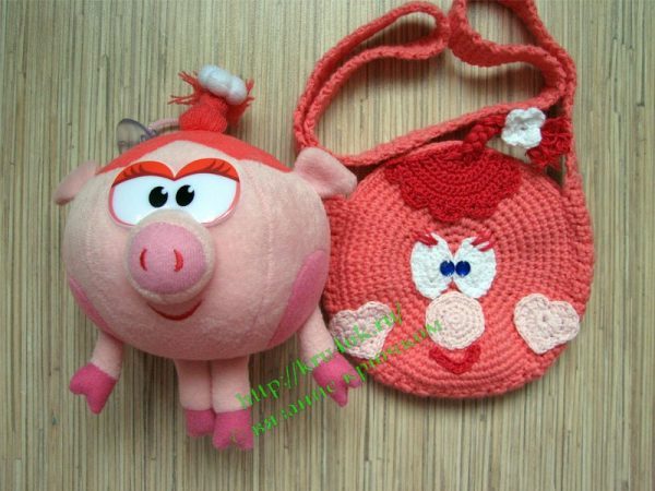 Вязание крючком детской сумочки «Нюша».