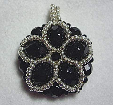 Кулон своими руками