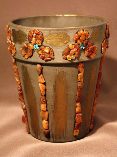 Делаем из обычного цветочного горшка произведение искусства