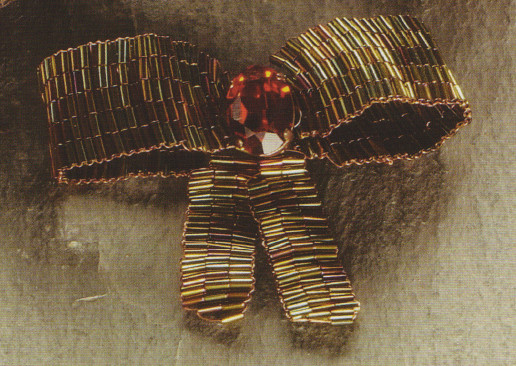 Очаровательные бантики из бисера