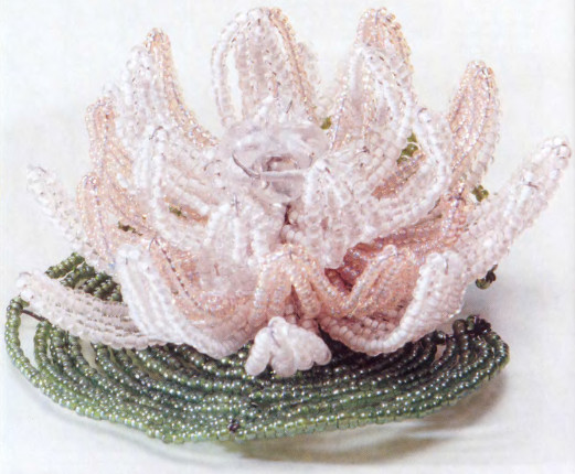 Кувшинка из бисера