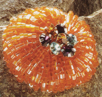 Розочки на стенке из бисера