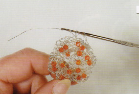 Декоративные булавки из бисера