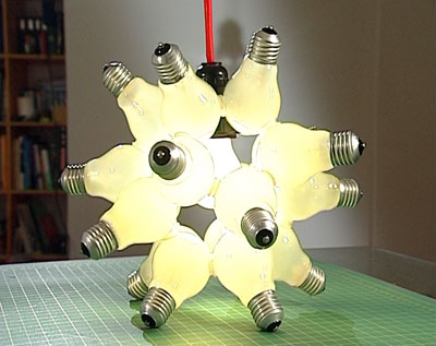 Оригинальный светильник из перегоревших лампочек