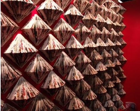 Украшаем стену журналами