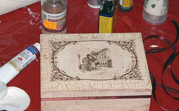 Делаем шкатулку техникой декупажа и кракелюра