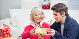 Чего не стоит дарить по народным традициям