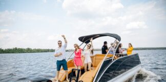 Аренда катеров и яхт в городе Санкт-Петербург