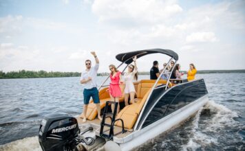 Аренда катеров и яхт в городе Санкт-Петербург
