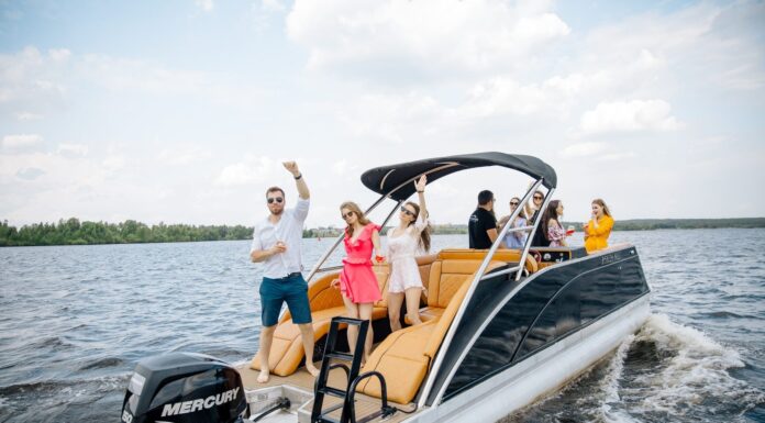 Аренда катеров и яхт в городе Санкт-Петербург