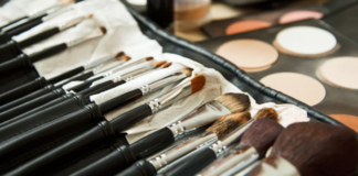 12 основных инструментов для макияжа