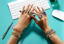 Ювелирный интернет-магазин: что в нем покупают к зимним праздникам