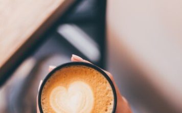 Зерновой кофе против молотого: свежесть, помол и экономика