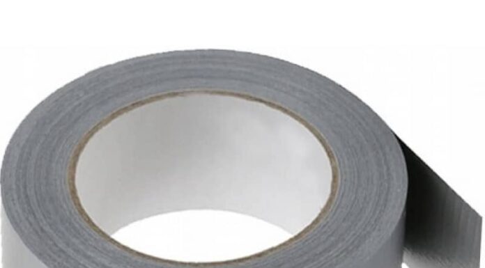 Делаем ремонт с помощью армированного и малярного скотча своими руками