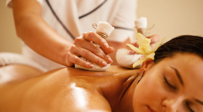 Тайский массаж тела: почему стоит испытать эту древнюю практику