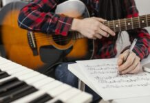 Как выбрать курсы гитары для взрослых: основные критерии