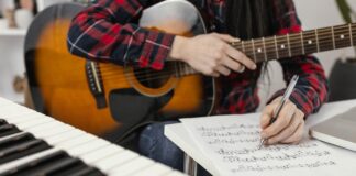 Как выбрать курсы гитары для взрослых: основные критерии